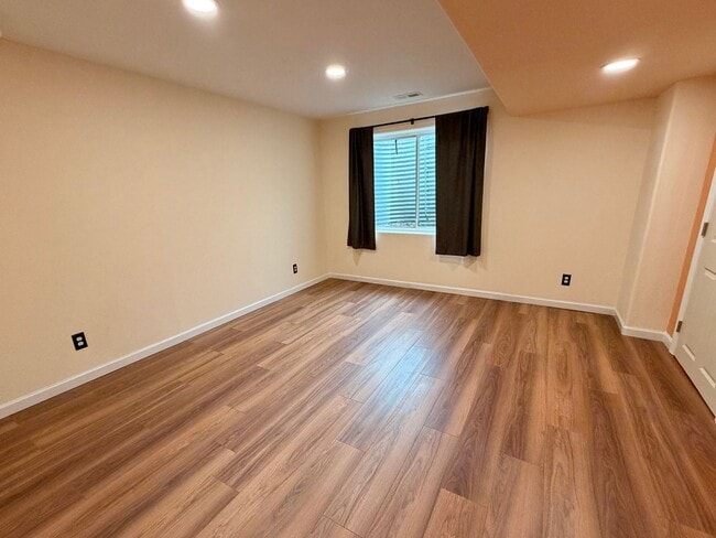 Building Photo - 5-Bed, 2.5-Bath Home Near MacIntosh Lake with Hardwood Floors, Gas Fireplace, and Finished Basement