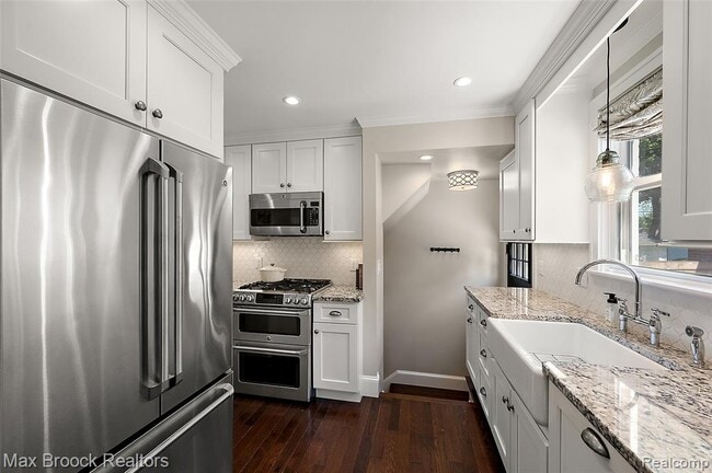 Building Photo - 4420 Elmwood Ave