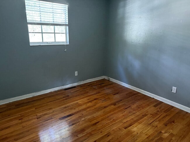 Building Photo - Intown Home