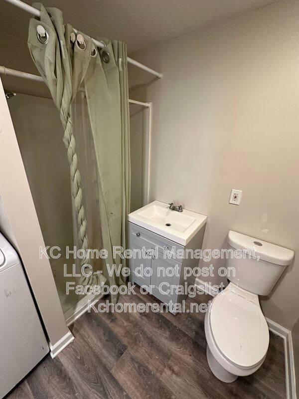 Building Photo - 4140 E 60 Terrace