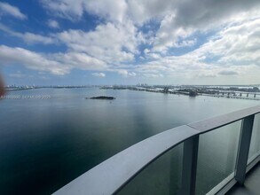 Building Photo - 700 NE 24th St