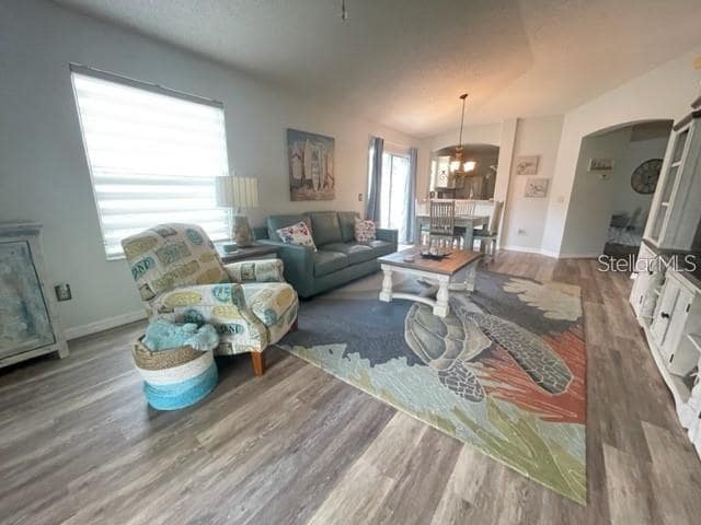 Building Photo - 2427 Chestnut Terrace