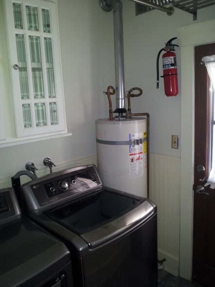 Laudryroom with back door - 642 W 8th St
