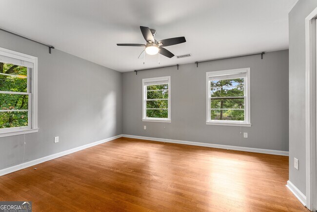 Building Photo - 2532 Circlewood Rd NE