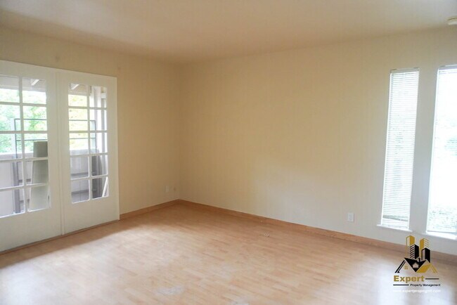 Building Photo - 5333 Primrose Dr