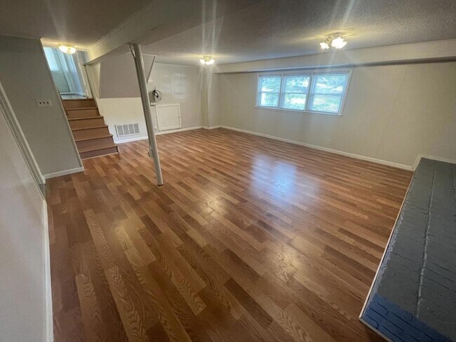 Building Photo - 3400 Brentwood Rd