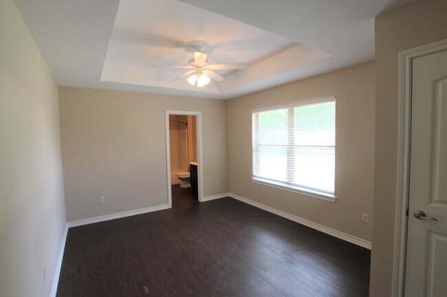 Building Photo - Gorgeous 3 Bedroom Home in The Ranch Subdi...