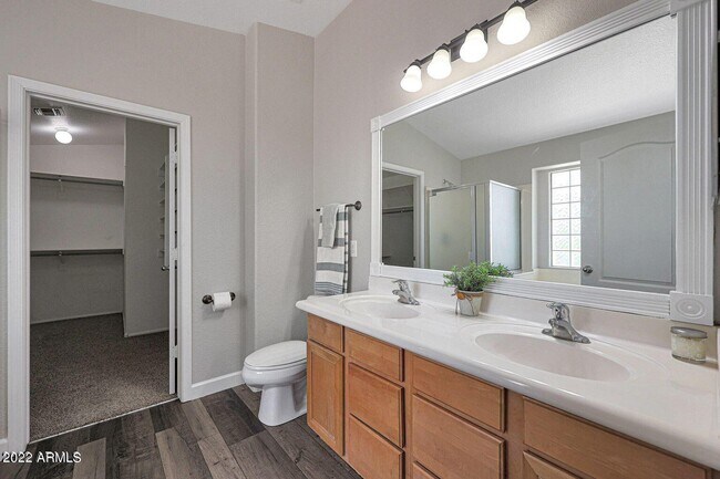 Building Photo - 15841 W Moreland St