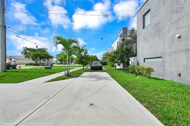 Building Photo - 18750 SW 117th Ave