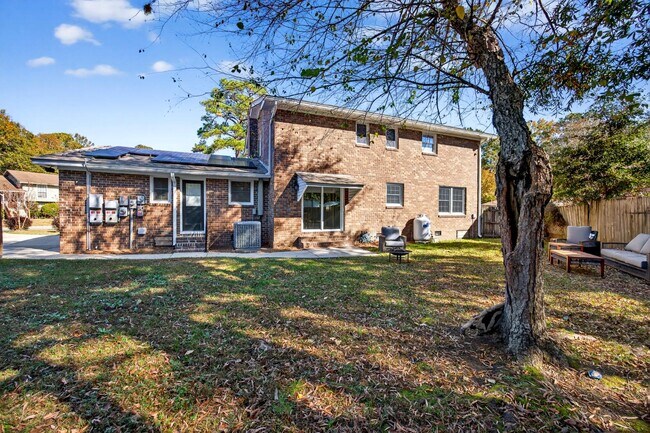 Building Photo - 8081 Kittery Ave