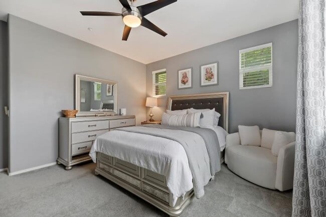 Building Photo - Beautiful 3 bedroom townhouse available fo...