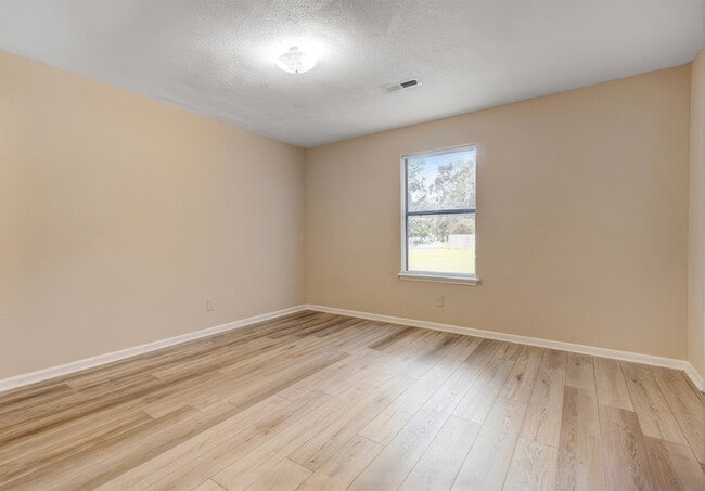 Building Photo - 101 Drake Ct