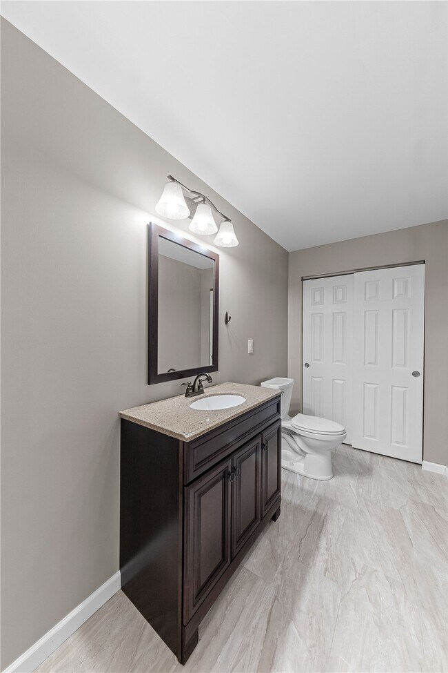 Building Photo - 467 Parkgate Dr