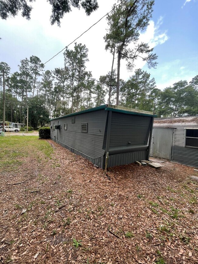 Building Photo - Handyman Special - Mobile Home for Lease o...