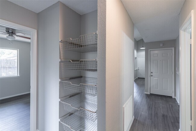 Building Photo - 3118 Lucida Ln