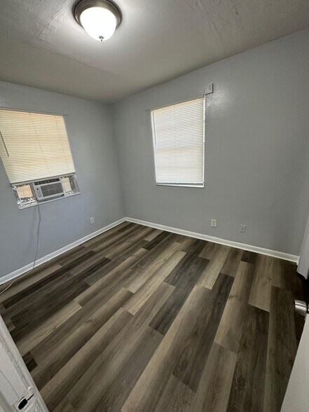 Building Photo - 1625 W 26th St