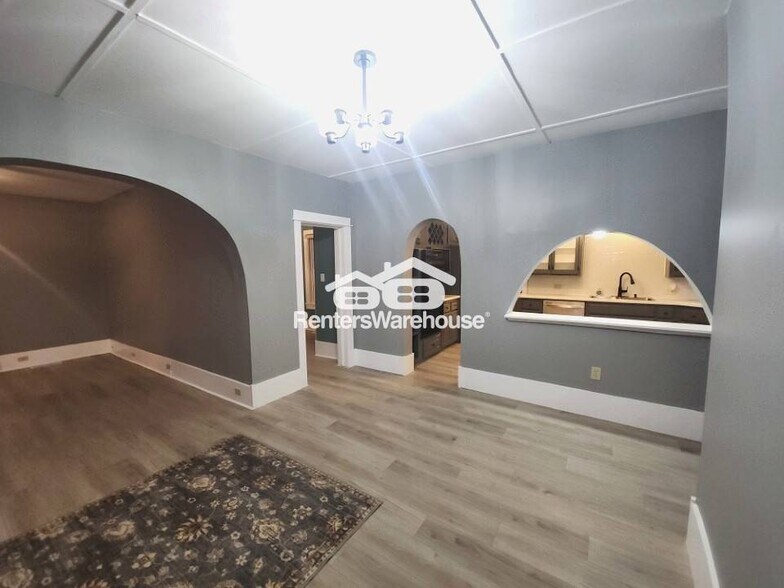 Building Photo - 1426 Douglas St