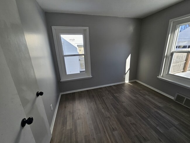 Building Photo - 4445 E 154th St