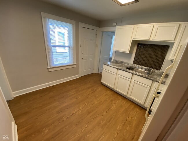 Building Photo - 1533 Kappes St