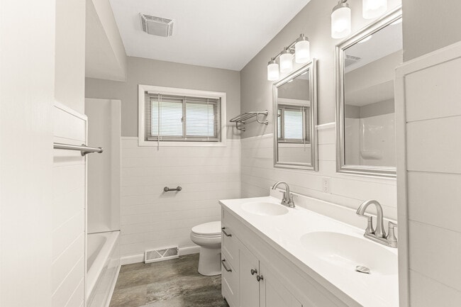 Building Photo - N58W18330 Juniper Ln