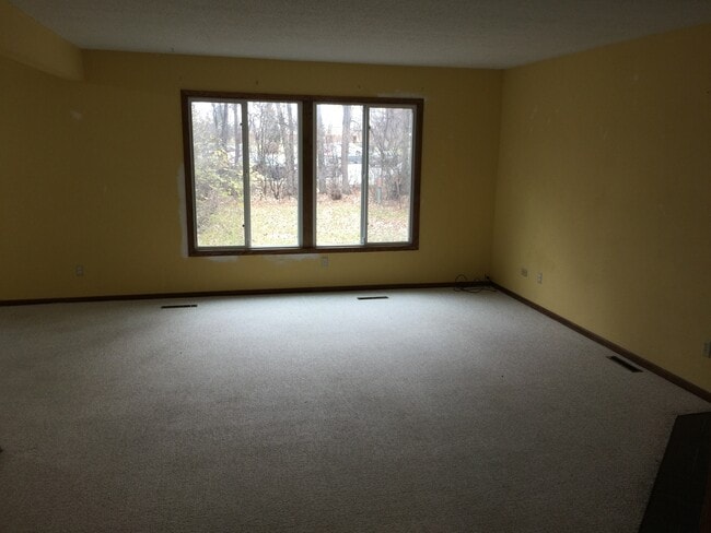 Building Photo - Springbrook Duplex