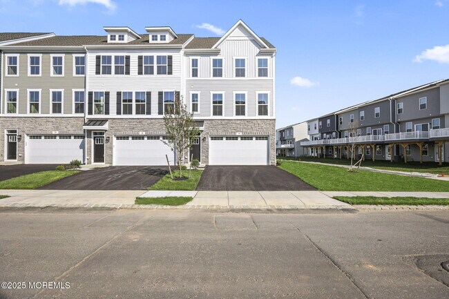 Primary Photo - 20 Gramercy Dr