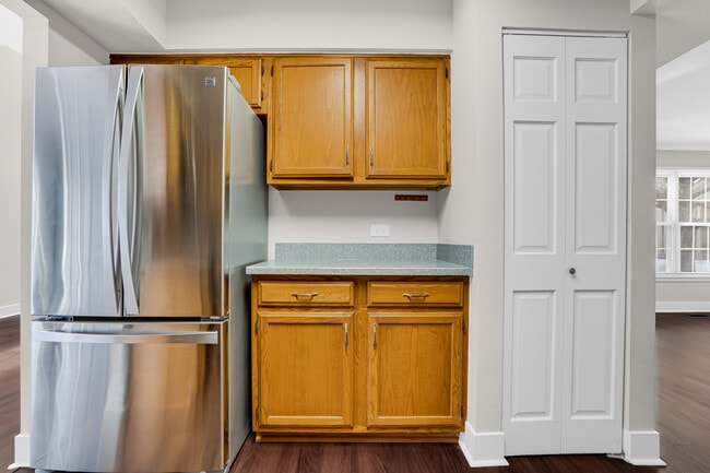 Building Photo - 133 White Branch Ct N