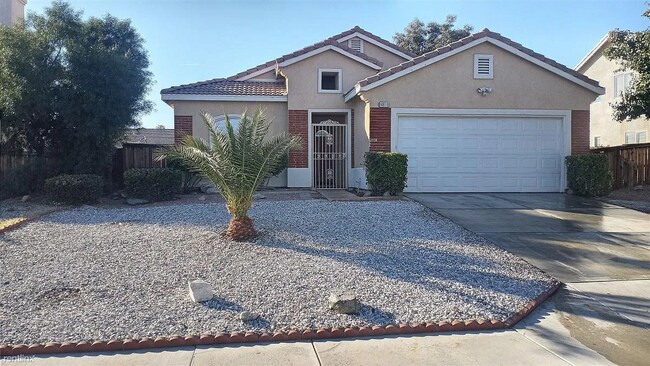 Building Photo - Very nice single story home.