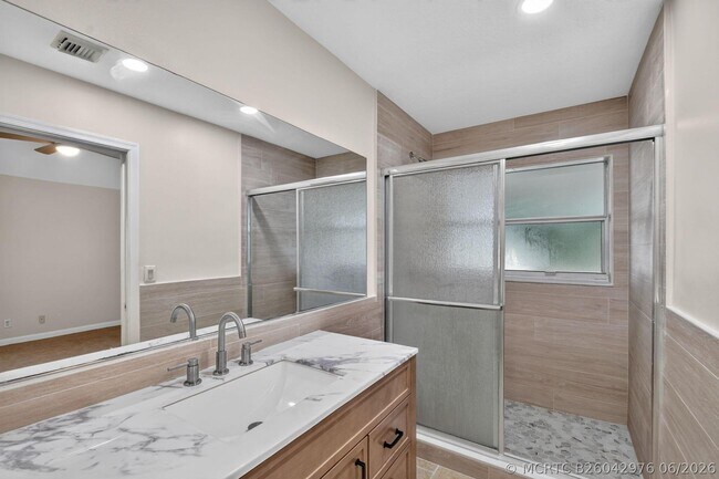 Building Photo - 1107 Big Torch St