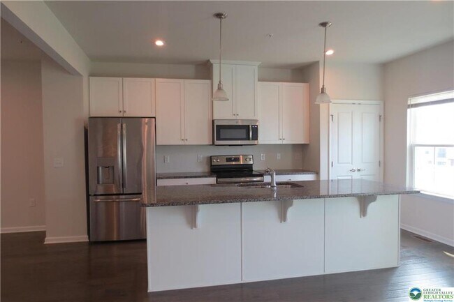 Building Photo - 2407 Cook Dr