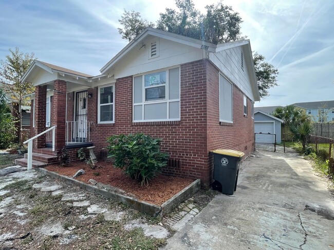 Primary Photo - 3/2 Single Family home available now!