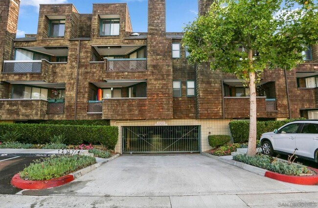 Building Photo - Beautiful 1 bedroom, 1 bath condo in La Jolla