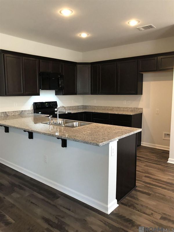 Building Photo - 26612 Parkwood Dr