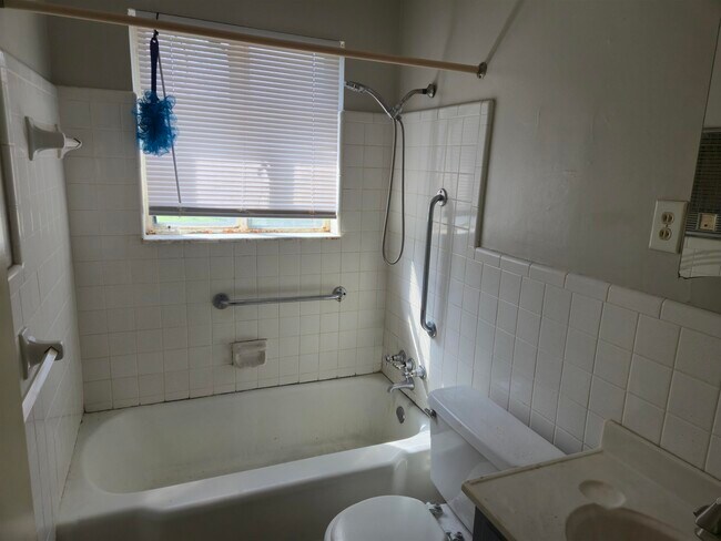 Building Photo - 779 Indian Dr