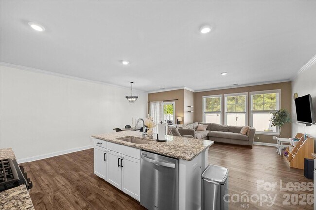 Building Photo - 616 Altamonte Dr