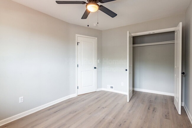 Building Photo - 400 Gallery Ln