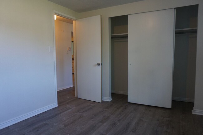 Building Photo - 105 W 250 N