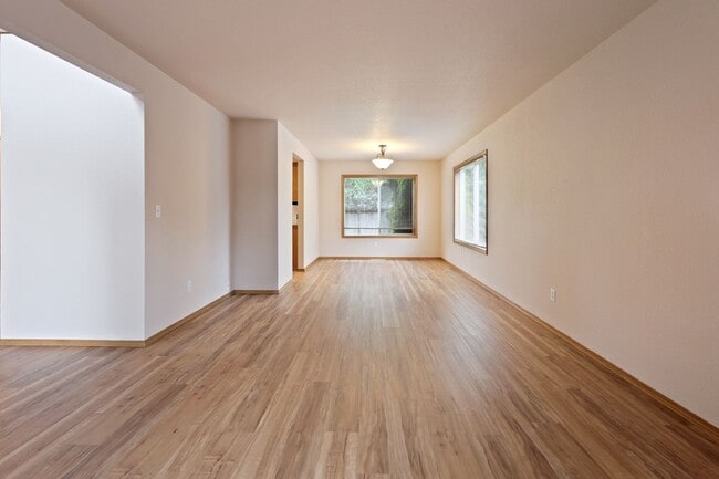 Building Photo - Move in ready now! 4 bedrooms in Lacey - North Thurston School district.