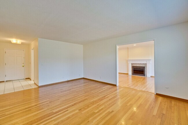 Building Photo - 5097 Forest Glen Dr