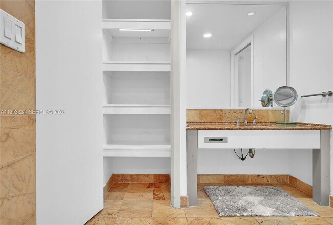 Building Photo - 1395 Brickell Ave