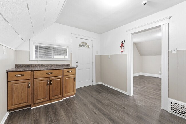 Building Photo - 332 Goddard Rd