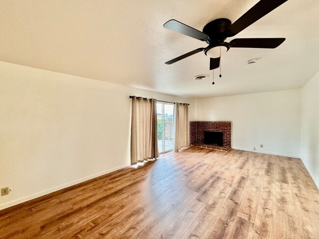 Building Photo - COMING SOON!  3 Bedroom, 2 Bath home with Easy Commute Access