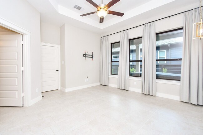 Building Photo - 15247 Parkland Canyon Dr