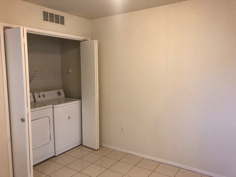 Building Photo - 600 Hosking Ave