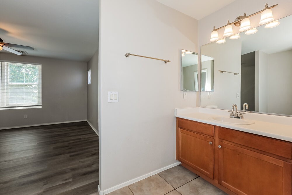Building Photo - 3714 S 53rd Dr