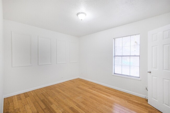 Building Photo - 402 Bomar St