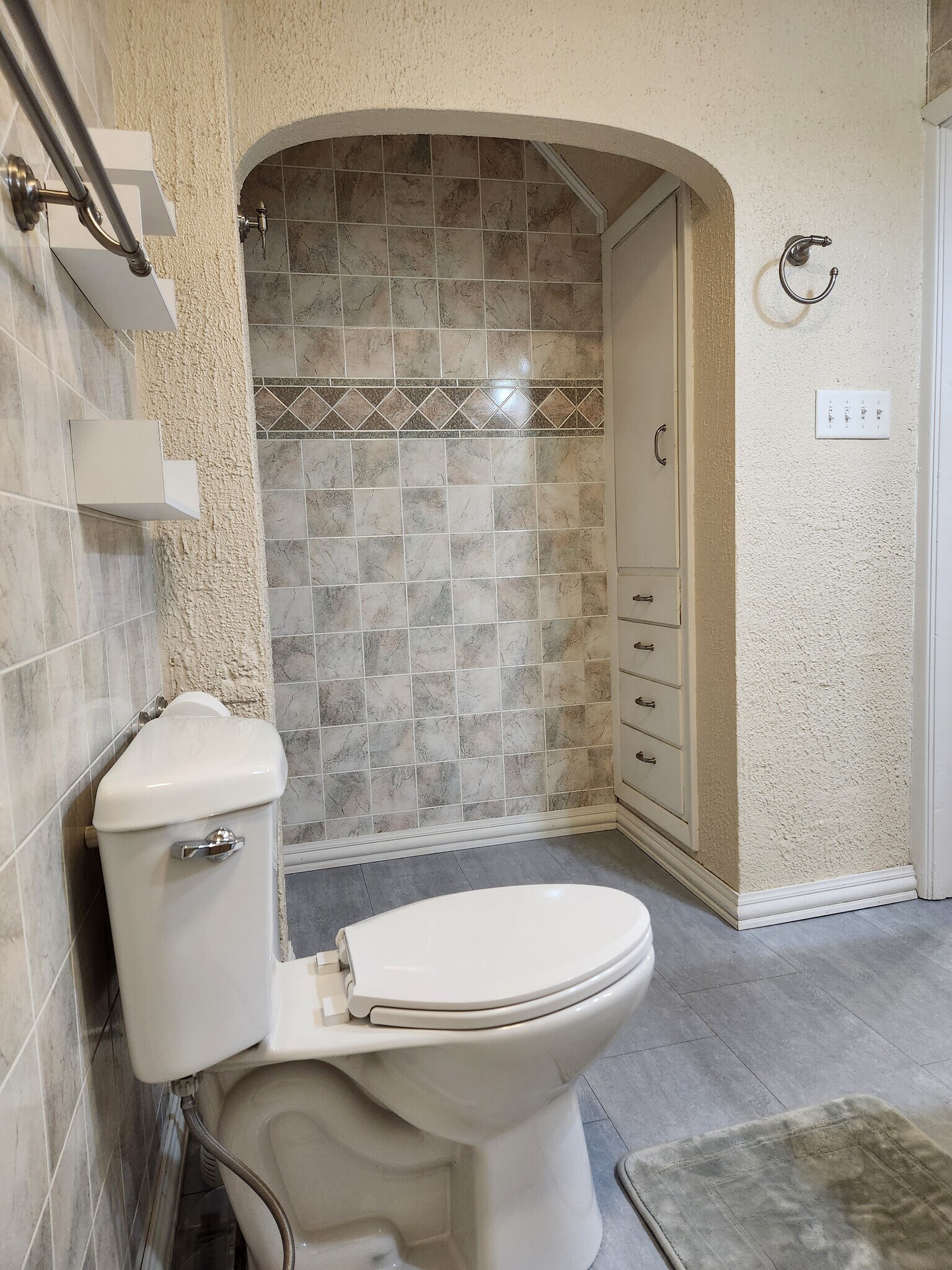 Building Photo - 2012 1st St