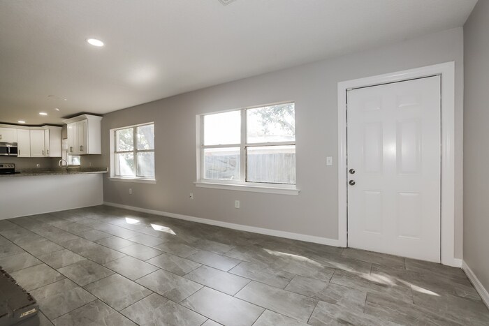 Building Photo - 2017 Hallmark Ct