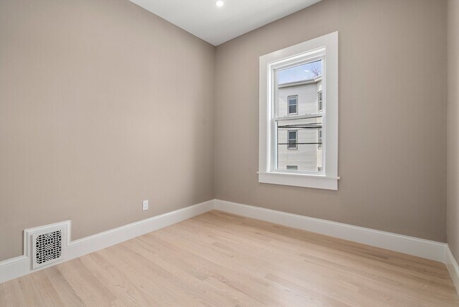 Building Photo - 99 Beech St
