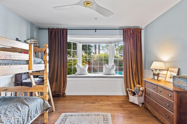 Building Photo - 4631 E Pinchot Ave